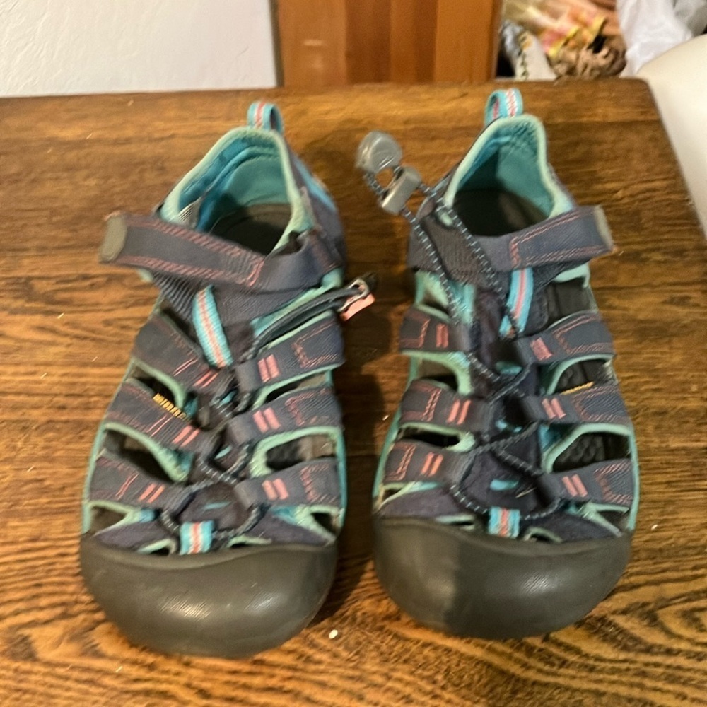 Keen women’s hiking sandals water shoes summer size 6
